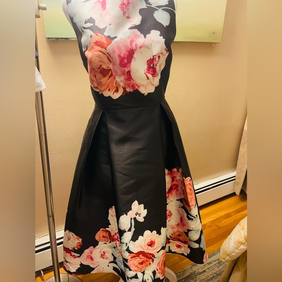 Liza Luxe Dress size M - Picture 5 of 7